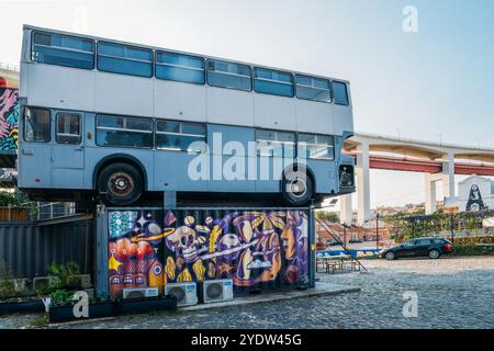 Village Underground Lisboa, una piattaforma internazionale per creatività, arte e cultura, Lisbona, Portogallo Foto Stock