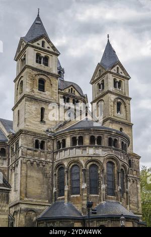 Munsterkerk (Munster) è un'antica chiesa di nostra Signora del XIII secolo a Roermond. Il Munsterkerk è il più importante esempio di architettura tardo romanica Foto Stock