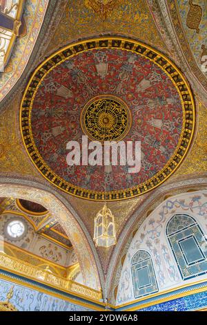 Soffitto all'interno dell'Harem, Palazzo Topkapi, sito patrimonio dell'umanità dell'UNESCO, Istanbul, Turchia, Europa Foto Stock