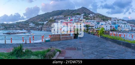 Vista di Sant'Angelo dal Porto di Sant'Angelo al crepuscolo, Sant'Angelo, Isola d'Ischia, Campania, Italia, Europa Foto Stock