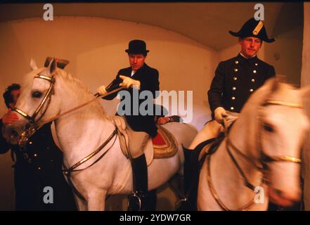 Formazione di cavalli e cavalieri presso la Scuola di equitazione spagnola di Vienna, Austria. Foto Stock