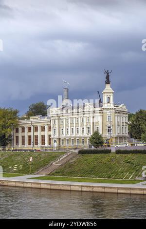 Argine del fiume Vilia a Vilnius, Lituania, Europa Foto Stock
