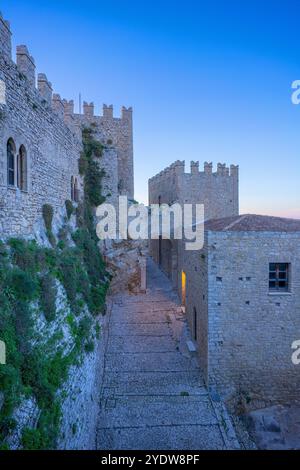 Castello medievale, Caccamo, Palermo, Sicilia, Italia, Mediterraneo, Europa Foto Stock