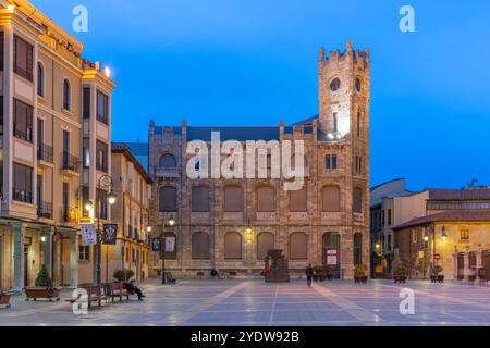 Old Post Office, Regla Square, Leon, Castiglia e Leon, Spagna, Europa Foto Stock