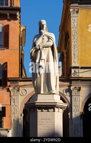 Piazza dei signori (Piazza Dante), Verona, sito patrimonio dell'umanità dell'UNESCO, Veneto, Italia, Europa Foto Stock