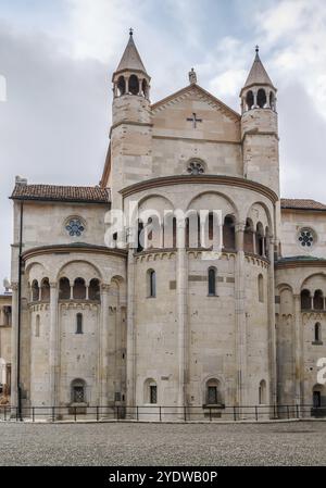 La Cattedrale di Modena è una chiesa romanica cattolica a Modena, in Italia. Consacrato nel 1184, è un importante edificio romanico in Europa e a W Foto Stock