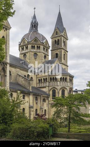 Munsterkerk (Munster) è un'antica chiesa di nostra Signora del XIII secolo a Roermond. Il Munsterkerk è il più importante esempio di architettura tardo romanica Foto Stock