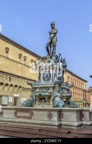 La Fontana del Nettuno è una fontana monumentale situata nell'omonima piazza, Piazza del Nettuno, accanto a Piazza maggiore, a Bologna, Italia, Euro Foto Stock