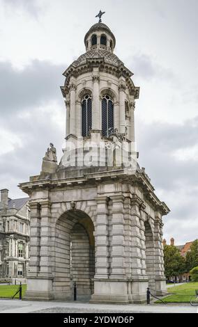 Il Campanile del Trinity College di Dublino e' un campanile e uno dei suoi punti di riferimento piu' iconici, l'Irlanda, l'Europa Foto Stock