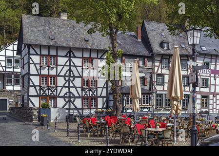 Vista delle case storiche nel centro di Monschau, Germania, Europa Foto Stock
