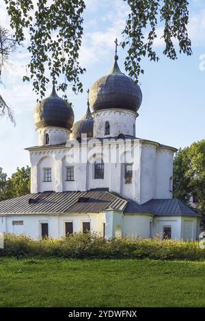 La cattedrale della Natività di nostra Signora nel monastero di Sant'Antonio è stata fondata nel 1117, Veliky Novgorod Russia Foto Stock