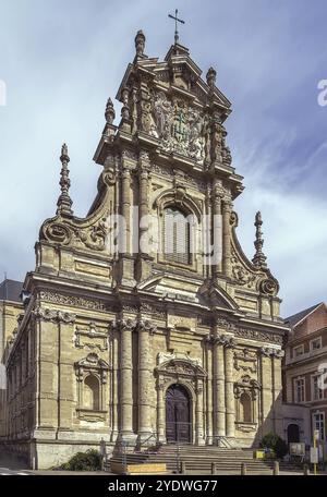 La chiesa di San Michele a Lovanio è considerata la principale chiesa gesuita del Belgio. L'impressionante facciata in puro stile barocco e' caratterizzata da un Foto Stock