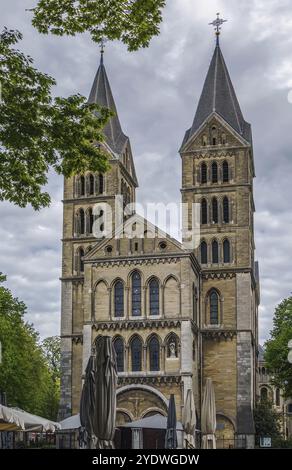 Munsterkerk (Munster) è un'antica chiesa di nostra Signora del XIII secolo a Roermond. Il Munsterkerk è il più importante esempio di architettura tardo romanica Foto Stock