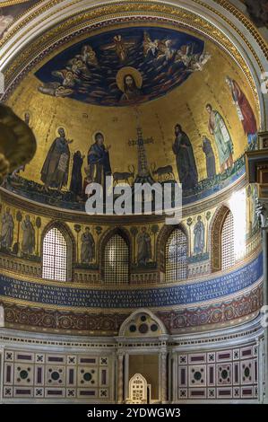 L'arcibasilica papale di San Giovanni in Laterano è la chiesa cattedrale e la sede ecclesiastica ufficiale del Vescovo di Roma, che è il Papa. M abside Foto Stock