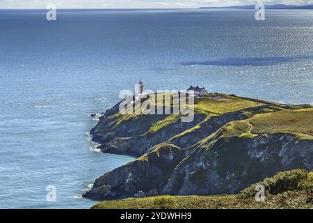 Il faro di Baily è un faro situato nella parte sud-orientale di Howth Head nella contea di Dublino, Irlanda, Europa Foto Stock