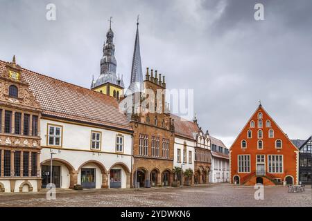 Piazza del mercato di Lemgo con il municipio e la chiesa di Nicola, Germania, Europa Foto Stock