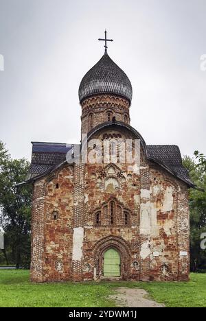 STS. La Chiesa di Pietro e Paolo a Kozhevniki, fu inaugurata nel 1406 a Veliky Novgorod, in Russia. Questa Chiesa è un bell'esempio dell'architettura dei primi anni Foto Stock