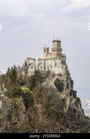 La prima torre o fortezza di Guaita è la più antica delle tre torri costruite sul Monte Titano, e la più famosa. E 'stato costruito nel 11th secolo Foto Stock