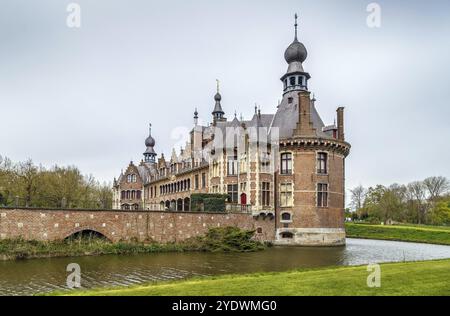 Il castello di Ooidonk è un castello situato nella città di Deinze, nelle Fiandre Orientali, in Belgio, in Europa Foto Stock