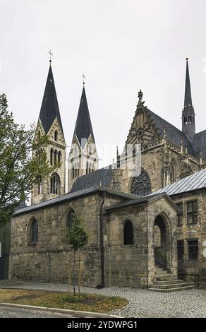 L'elegante cattedrale gotica di San Sefano, seguendo i modelli francesi, fu costruita negli anni '1230, Halberstadt, Germania, Europa Foto Stock