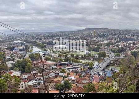 Vista di Tbilisi dalla fortezza di Narikala, Georgia, Asia Foto Stock