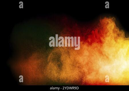 Nuvola di polvere di colore rosso-arancione su sfondo nero Foto Stock