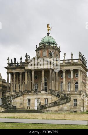 Communs si trova di fronte al nuovo Palazzo nel Parco Sanssouci, Potsdam Foto Stock