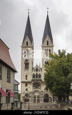 L'elegante cattedrale gotica di San Sefano, seguendo i modelli francesi, fu costruita negli anni '1230, Halberstadt, Germania, Europa Foto Stock