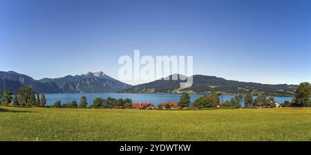 Vista di Attersee è il lago più grande della regione del Salzkammergut in stato austriaco Austria Superiore Foto Stock