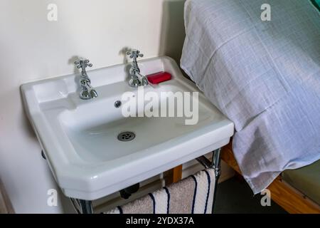 Lavello in ceramica bianco Foto Stock