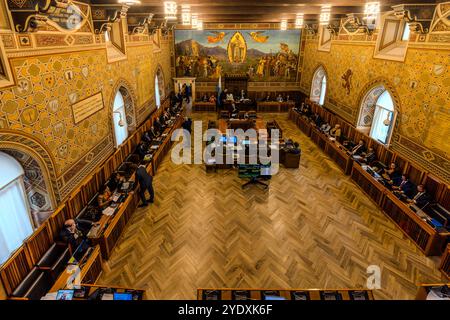 Palazzo pubblico della Repubblica di San Marino. Sessione parlamentare nella sala plenaria di San Marino. Contrada del Pianello, Città di San Marino, San Marino Foto Stock