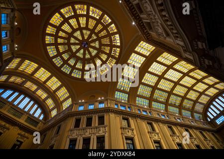 Messina, Italia - 22 maggio 2024: Galleria Vittorio Emanuele III soffitto. Foto Stock