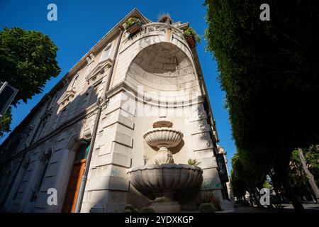 Messina, Italia - 22 maggio 2024: Fontana all'interno di Exedra. Dalla parte inferiore alla vista superiore. Foto Stock