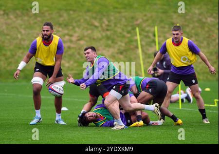 L'inglese Ben Spencer durante una sessione di allenamento al Pennyhill Park, Bagshot. Data foto: Lunedì 28 ottobre 2024. Foto Stock