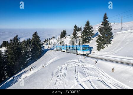 Treno Rigibahn che sale fino alla cima del monte rigi Foto Stock