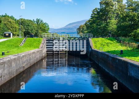 Chiusa a monte su doppia chiusa a Corpach Basin, entrata al canale Caledonian a Corpach vicino a Fort William a Lochaber, Highlands scozzesi, Scozia Foto Stock