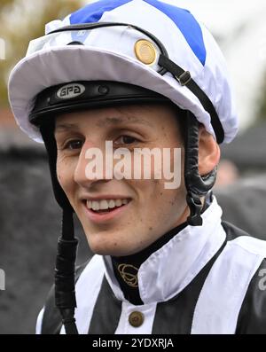 Leicester, Regno Unito, 28/10/2024, Beltadaay, guidata da George Wood, vince la gara Every Race Live on Racing TV Nursery handicap Stakes 2,05 al Leicester Racecourse, Leicester Picture di Paul Blake/Alamy Sports News Foto Stock