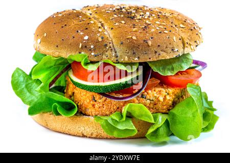 Hamburger vegetariano composto da diversi cibi su sfondo bianco. Hamburger vegetariano 016360 012 Foto Stock