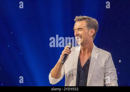 Dortmund Schlagersaenger und Moderator Florian Silbereisen beim Auftritt in der ARD Fernsehsendung SCHLAGERBOOOM 2024 ALLES FUNKELT ALLES GLITZERT Live am 19.10.2024 aus Dortmund Schlagersaenger und Moderator Florian Silbereisen beim Auftritt in der ARD Fernsehsendung 2024 19.10.2024 2024 2024 Foto Stock