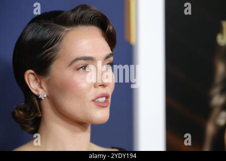 Los Angeles, Stati Uniti. 28 ottobre 2024. Zoey Deutch all'AFI Fest 2024 "Juror #2" prima mondiale tenutasi al TCL Chinese Theatre, Hollywood, CA, 27 ottobre 2024. Foto: Joseph Martinez/PictureLux credito: PictureLux/The Hollywood Archive/Alamy Live News Foto Stock