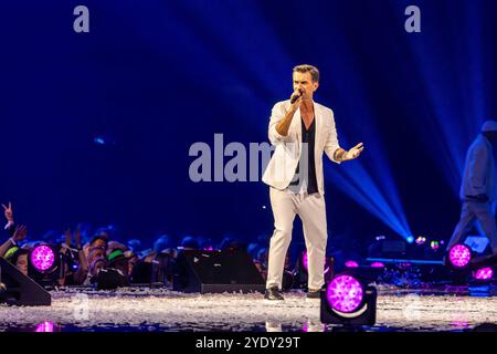 Dortmund Schlagersaenger und Moderator Florian Silbereisen beim Auftritt in der ARD Fernsehsendung SCHLAGERBOOOM 2024 ALLES FUNKELT ALLES GLITZERT Live am 19.10.2024 aus Dortmund Schlagersaenger und Moderator Florian Silbereisen beim Auftritt in der ARD Fernsehsendung 2024 19.10.2024 2024 2024 Foto Stock