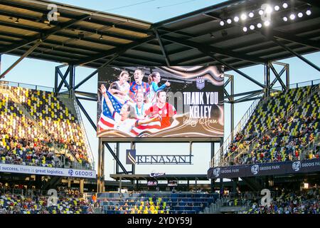 Nashville, Tennessee, Stati Uniti. 27 ottobre 2024. Kelley o'Hara è onorata con una cerimonia di ritiro durante l'intervallo della partita amichevole internazionale tra USWNT e Islanda al GEODIS Park di Nashville, Tennessee. Crediti: Kindell Buchanan/Alamy Live News Foto Stock