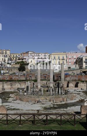 Vista dell'antico foro romano di Pozzuoli, una città della Campania in Italia. Foto Stock