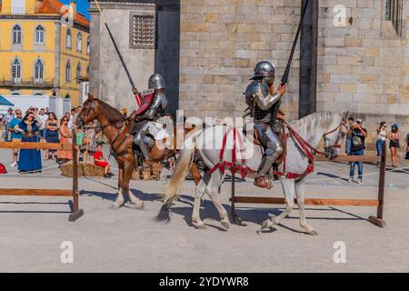 Caminha, Portogallo - 27 luglio 2024: Caminha durante la rievocazione della Fiera medievale. Caminha è una città nel nord del Portogallo, molto popolare tra To Foto Stock