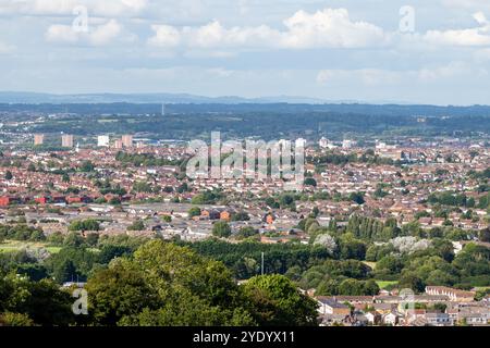 I sobborghi residenziali di Bristol sono disposti nella Avon Valley, con le colline del Gloucestershire oltre. Foto Stock