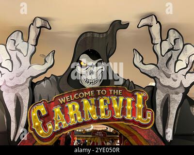 Toronto, Canada. 27 settembre 2024. Le decorazioni di Halloween sono esposte in un negozio in preparazione per Halloween a Toronto, Ontario, Canada, il 27 settembre 2024. (Foto di Creative Touch Imaging Ltd./NurPhoto) credito: NurPhoto SRL/Alamy Live News Foto Stock