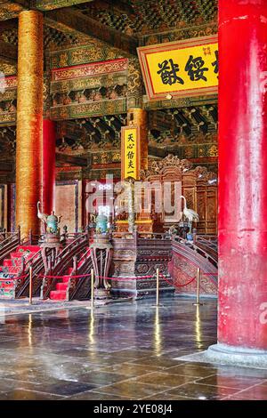 Sala interna del Trono nella sala della conservazione dell'armonia nella città Proibita. Foto Stock