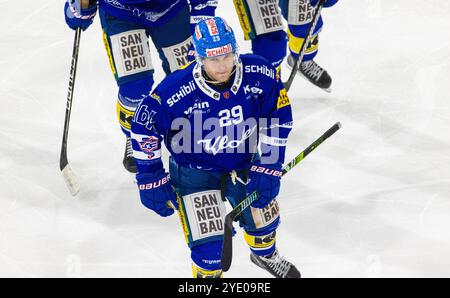 Kloten, Svizzera, 11 ottobre 2024: #29 Niko Ojamaki, attaccante EHC Kloten. (Foto di Andreas Haas/dieBildmanufaktur) Foto Stock