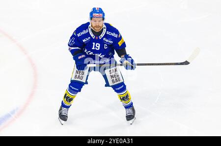 Kloten, Svizzera, 11 ottobre 2024: N. 19 Steve Kellenberger, difensore EHC Kloten. (Foto di Andreas Haas/dieBildmanufaktur) Foto Stock