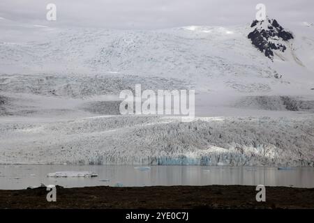 Immagine paesaggistica dell'Islanda al Fjallsjökull, Laghi glaciali Foto Stock